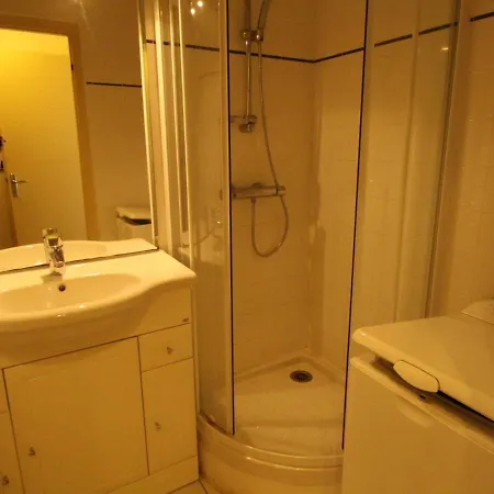 Apartment Luchon - 2/3 Pers., Balcon, Telecabine, Proche Commerces Et Thermes - Fr-1-313-224 *